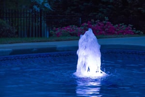 Bubbler pool water feature