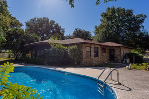 Vinyl pool liner replacement & installation in Kitchener, Waterloo